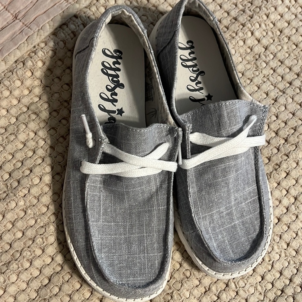 Brand new (walked in them at the house and decided not to keep them)